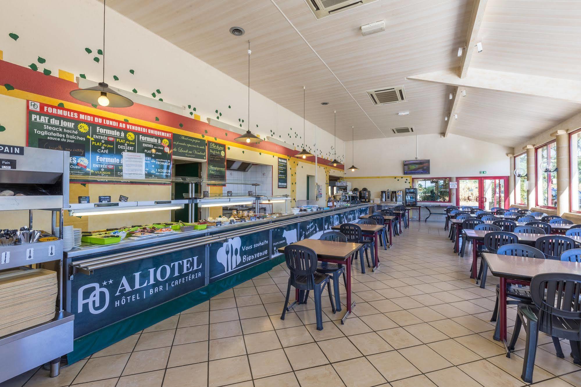 Aireco Hotell Cazères-sur-lʼAdour Exteriör bild